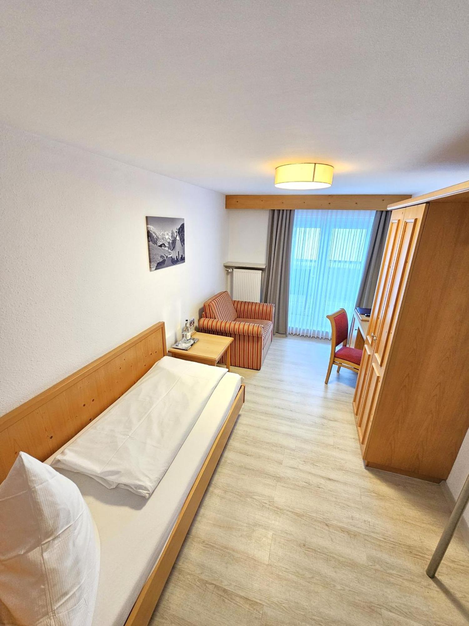 Hotel Cafe Fuggerhof Oberstdorf Exteriör bild