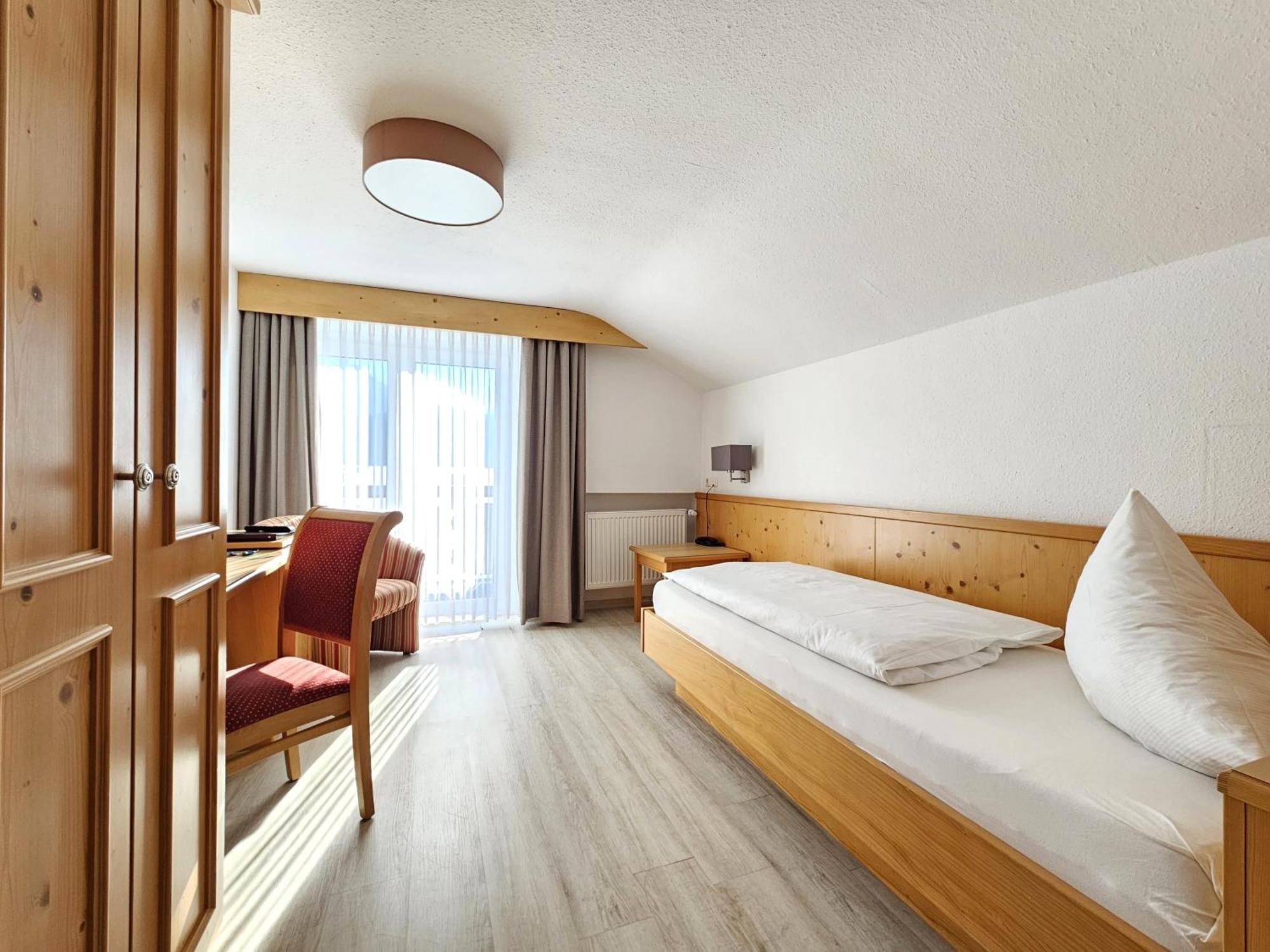 Hotel Cafe Fuggerhof Oberstdorf Exteriör bild